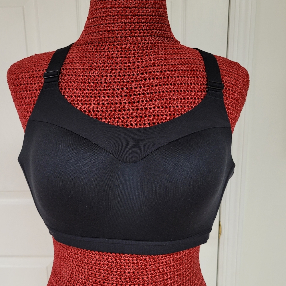 Victoria's Secret race back sports bra size 38C, NWOT